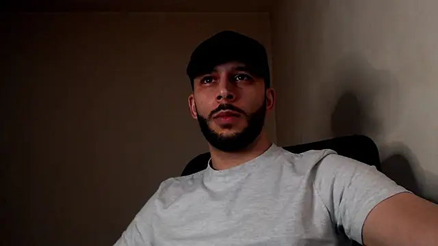 Snapshot of henryaxe chatting on October 14, 9:37 pm henryaxe online show from October 14, 9:37 pm