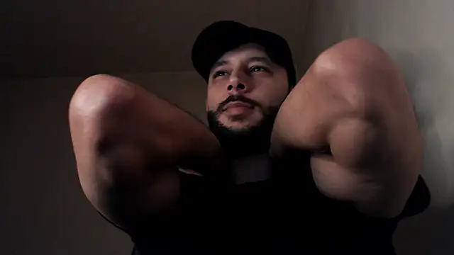 Snapshot of henryaxe chatting on October 24, 12:08 am henryaxe online show from October 24, 12:08 am