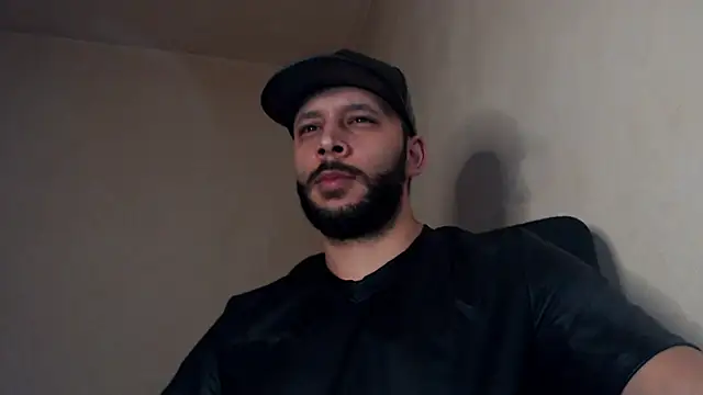 Snapshot of henryaxe chatting on October 25, 7:49 am henryaxe online show from October 25, 7:49 am