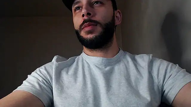 Snapshot of henryaxe chatting on October 27, 12:20 pm henryaxe online show from October 27, 12:20 pm