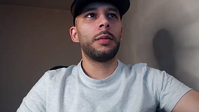 Snapshot of henryaxe chatting on November 2, 1:35 pm henryaxe online show from November 2, 1:35 pm