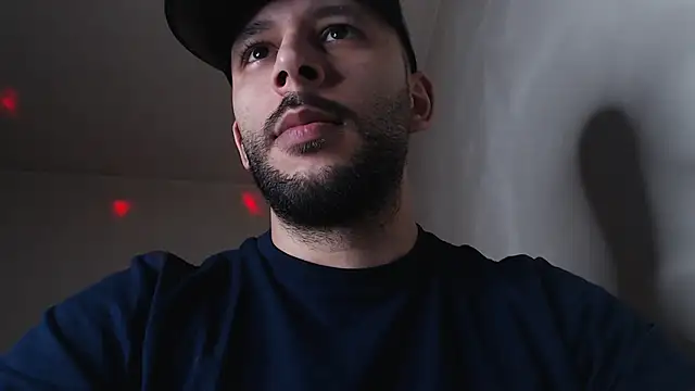 Snapshot of henryaxe chatting on November 7, 7:14 pm henryaxe online show from November 7, 7:14 pm