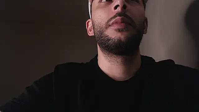 Snapshot of henryaxe chatting on November 10, 2:32 am henryaxe online show from November 10, 2:32 am