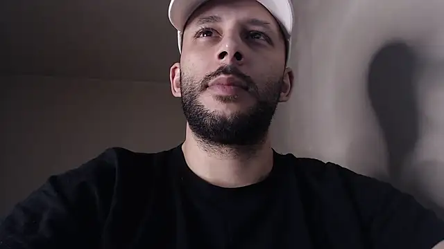 Snapshot of henryaxe chatting on November 11, 2:00 am henryaxe online show from November 11, 2:00 am