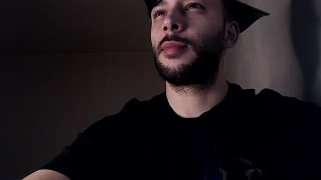 Snapshot of henryaxe chatting on November 14, 12:42 am henryaxe online show from November 14, 12:42 am