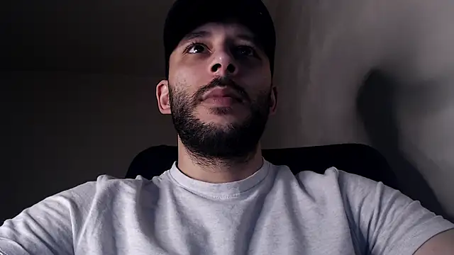 Snapshot of henryaxe chatting on November 16, 10:10 am henryaxe online show from November 16, 10:10 am