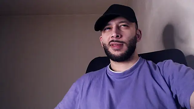 Snapshot of henryaxe chatting on November 21, 1:54 pm henryaxe online show from November 21, 1:54 pm