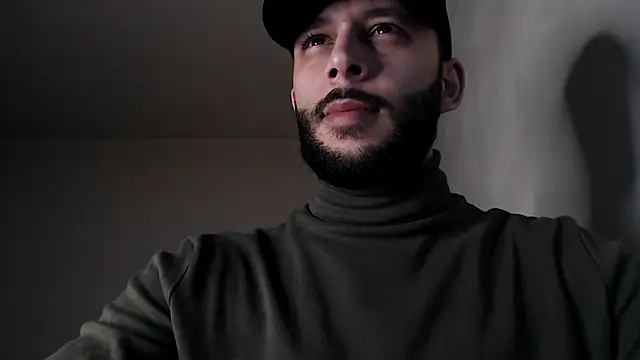 Snapshot of henryaxe chatting on November 29, 1:52 am henryaxe online show from November 29, 1:52 am