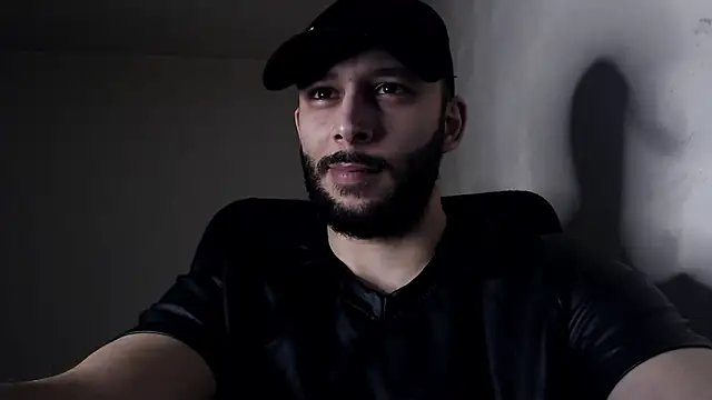 Snapshot of henryaxe chatting on November 29, 9:40 pm henryaxe online show from November 29, 9:40 pm