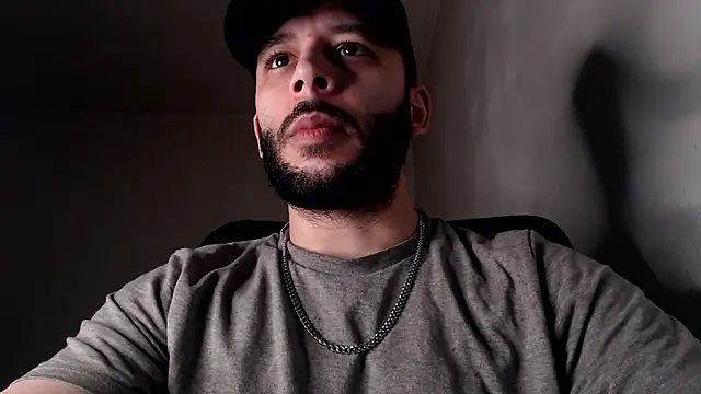 Snapshot of henryaxe chatting on December 1, 2:22 pm henryaxe online show from December 1, 2:22 pm