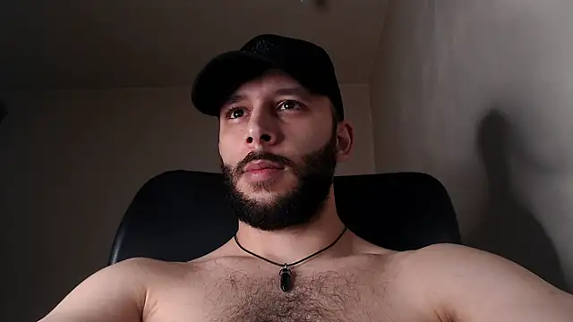 Snapshot of henryaxe chatting on December 2, 2:28 am henryaxe online show from December 2, 2:28 am