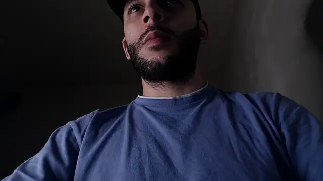 Snapshot of henryaxe chatting on December 14, 6:34 pm henryaxe online show from December 14, 6:34 pm