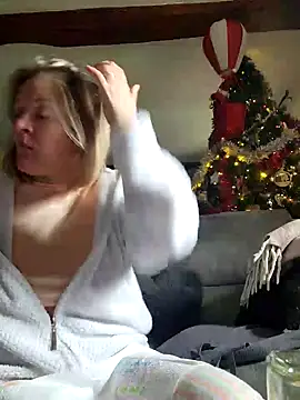 Snapshot of lady_charlyne chatting on December 7, 9:28 am lady charlyne online show from December 7, 9:28 am