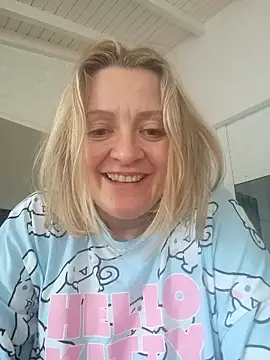 Snapshot of lady_charlyne chatting on January 17, 11:38 am lady charlyne online show from January 17, 11:38 am