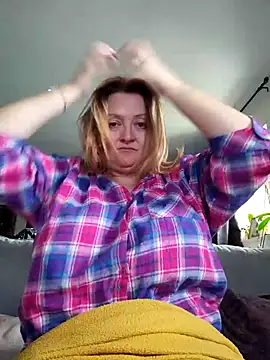 Snapshot of lady_charlyne chatting on November 27, 9:00 am lady charlyne online show from November 27, 9:00 am