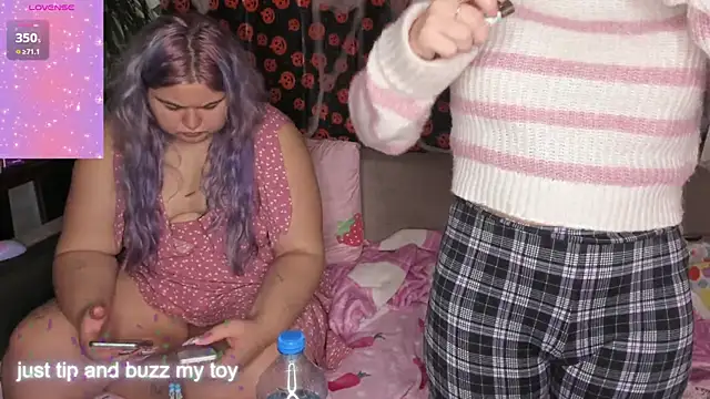 Snapshot of Freakcute_ chatting on November 2, 4:42 pm Freakcute online show from November 2, 4:42 pm