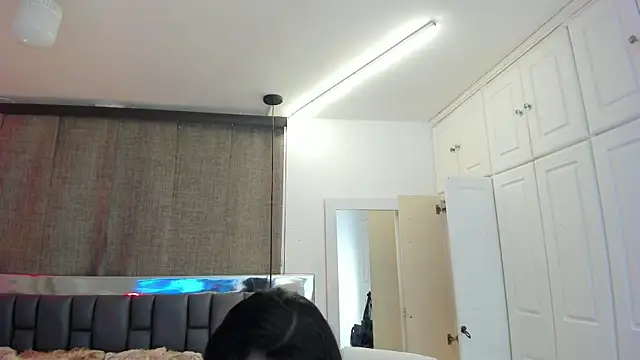 IsseyMz online show from February 10, 6:53 am