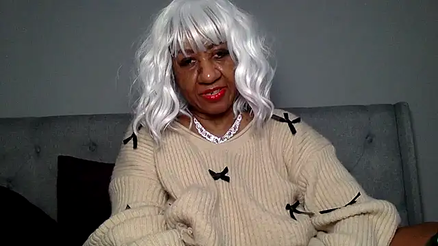 BreanaDivine online show from January 5, 8:31 pm