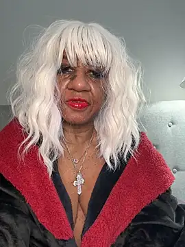 BreanaDivine online show from March 8, 8:25 pm