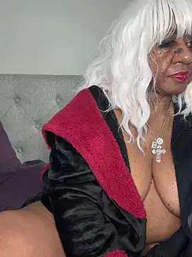 BreanaDivine online show from March 17, 4:29 am