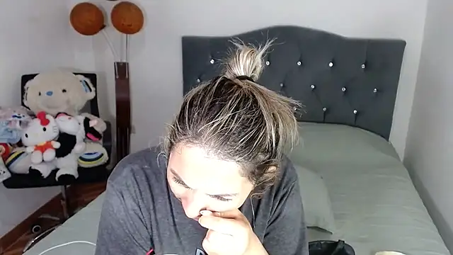 Chantal hott online show from February 10, 4:33 pm