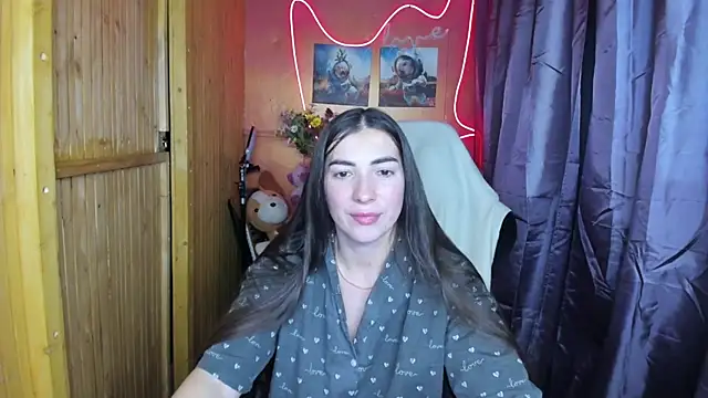 Snapshot of Fiery_Brunette_ chatting on December 25, 2:45 pm Fiery Brunette  online show from December 25, 2:45 pm