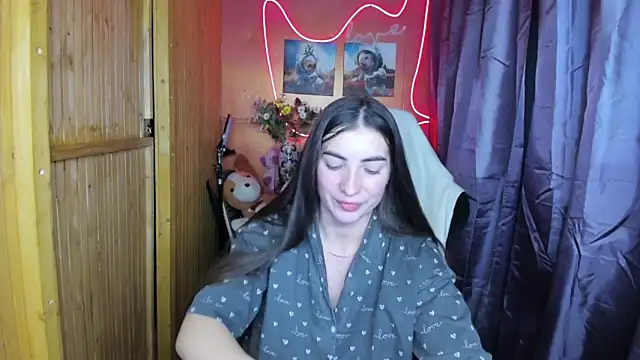 Snapshot of Fiery_Brunette_ chatting on December 26, 2:22 am Fiery Brunette  online show from December 26, 2:22 am