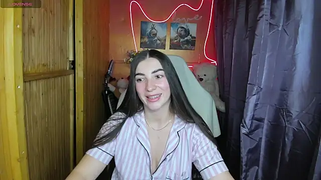 Snapshot of Fiery_Brunette_ chatting on January 23, 5:21 pm Fiery Brunette  online show from January 23, 5:21 pm