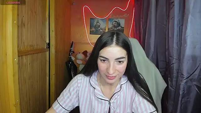 Snapshot of Fiery_Brunette_ chatting on February 18, 3:54 pm Fiery Brunette  online show from February 18, 3:54 pm