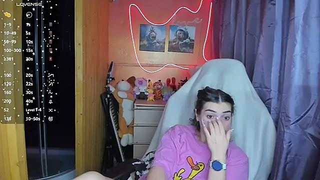 Snapshot of Fiery_Brunette_ chatting on February 24, 6:47 pm Fiery Brunette  online show from February 24, 6:47 pm