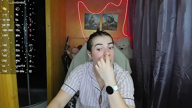 Snapshot of Fiery_Brunette_ chatting on February 28, 11:25 am Fiery Brunette  online show from February 28, 11:25 am