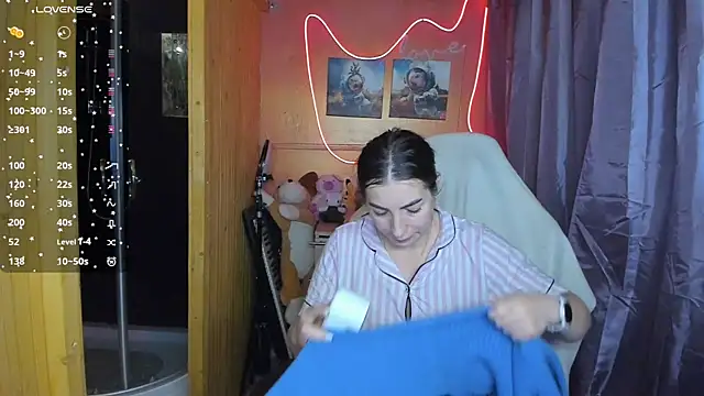 Snapshot of Fiery_Brunette_ chatting on March 2, 11:18 am Fiery Brunette  online show from March 2, 11:18 am