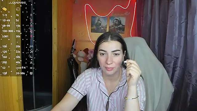 Snapshot of Fiery_Brunette_ chatting on March 3, 4:14 am Fiery Brunette  online show from March 3, 4:14 am