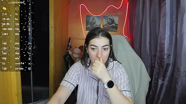 Snapshot of Fiery_Brunette_ chatting on March 4, 5:21 am Fiery Brunette  online show from March 4, 5:21 am