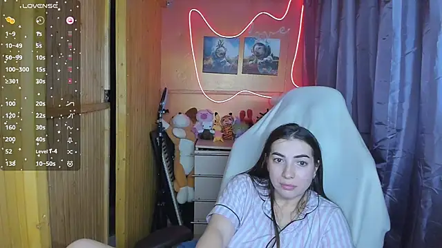 Snapshot of Fiery_Brunette_ chatting on March 4, 8:24 am Fiery Brunette  online show from March 4, 8:24 am