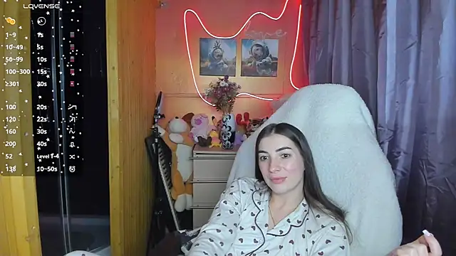 Snapshot of Fiery_Brunette_ chatting on March 12, 11:31 am Fiery Brunette  online show from March 12, 11:31 am