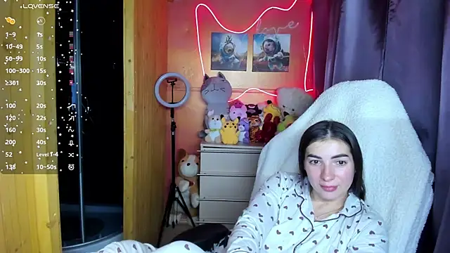 Snapshot of Fiery_Brunette_ chatting on October 10, 5:50 am Fiery Brunette  online show from October 10, 5:50 am