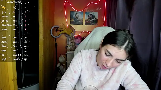 Snapshot of Fiery_Brunette_ chatting on November 16, 9:48 am Fiery Brunette online show from November 16, 9:48 am