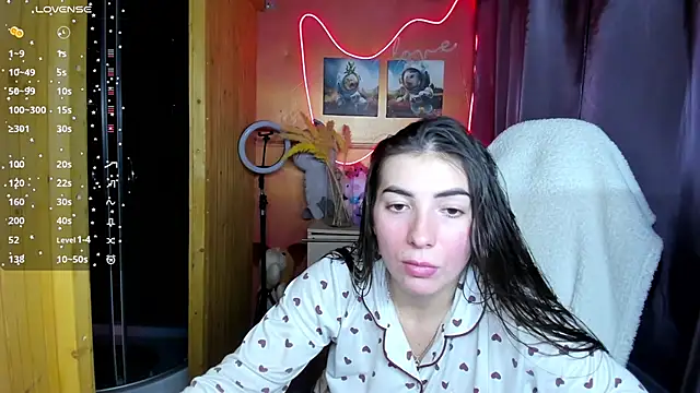 Snapshot of Fiery_Brunette_ chatting on December 2, 5:46 am Fiery Brunette online show from December 2, 5:46 am