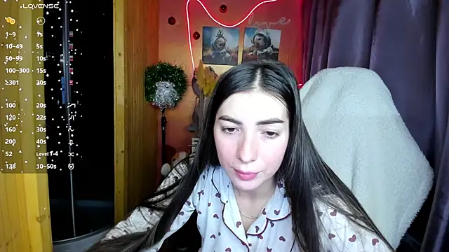 Snapshot of Fiery_Brunette_ chatting on December 21, 6:31 am Fiery Brunette online show from December 21, 6:31 am