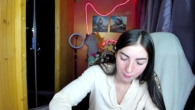 Fiery Brunette  online show from May 17, 7:17 am
