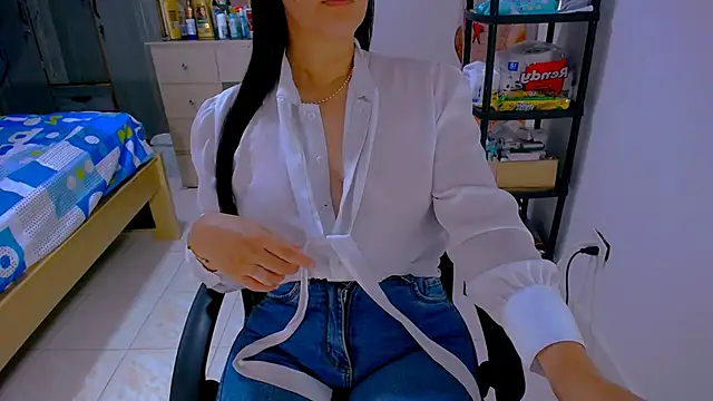 BitterMomXxx online show from April 29, 4:00 pm