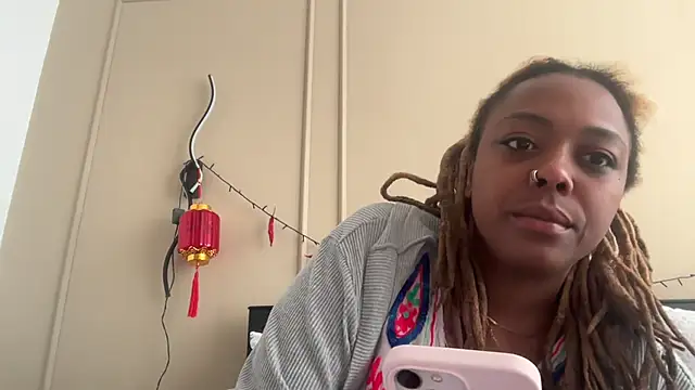 ChocolateCakeQueen online show from February 20, 1:30 pm