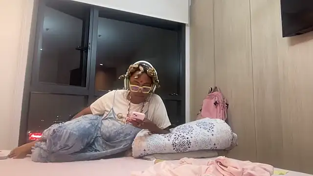 ChocolateCakeQueen online show from March 11, 1:26 am