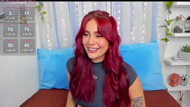 Snapshot of HazzelGray chatting on December 13, 6:59 pm HazzelGray online show from December 13, 6:59 pm