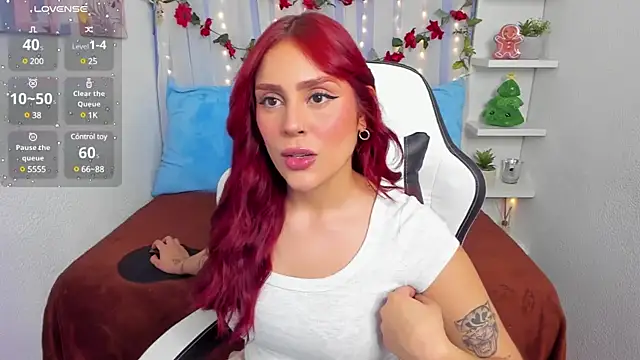 Snapshot of HazzelGray chatting on December 17, 3:28 pm HazzelGray online show from December 17, 3:28 pm