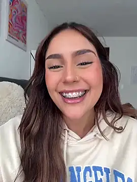 Snapshot of HazzelGray chatting on February 23, 4:35 pm HazzelGray online show from February 23, 4:35 pm