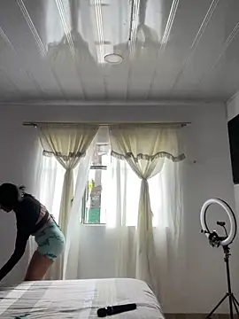 hannahb-e online show from September 11, 3:12 pm