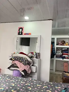 hannahb-e online show from September 22, 5:26 pm