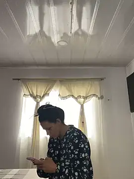 hannahb-e online show from October 17, 2:30 pm